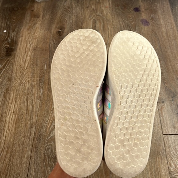 4/$20🥳 Girls Adidas All Star shoes size Girls 3 - Picture 7 of 7